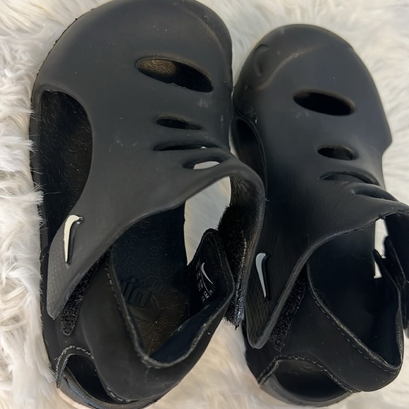Nike Kids Velcro Sandals Black w White Swoosh Size 7C - Picture 7 of 7
